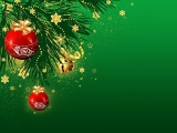 Kerstkaart: Rode kerstballen in de kerstboom, de achtergrond is groen